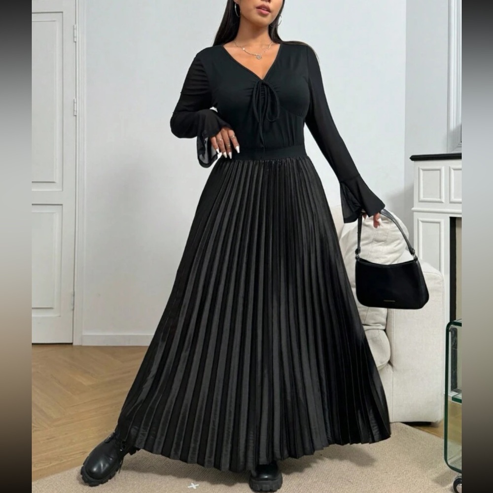 Luxe plus size elastic waist pleated maxi skirt